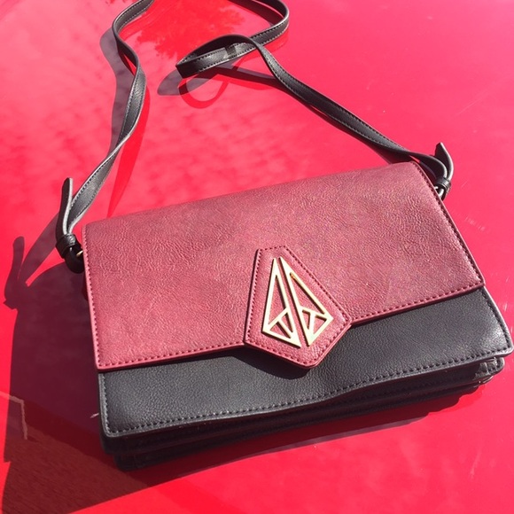 Danielle Nicole leather purse adjustable strap - Picture 2 of 4